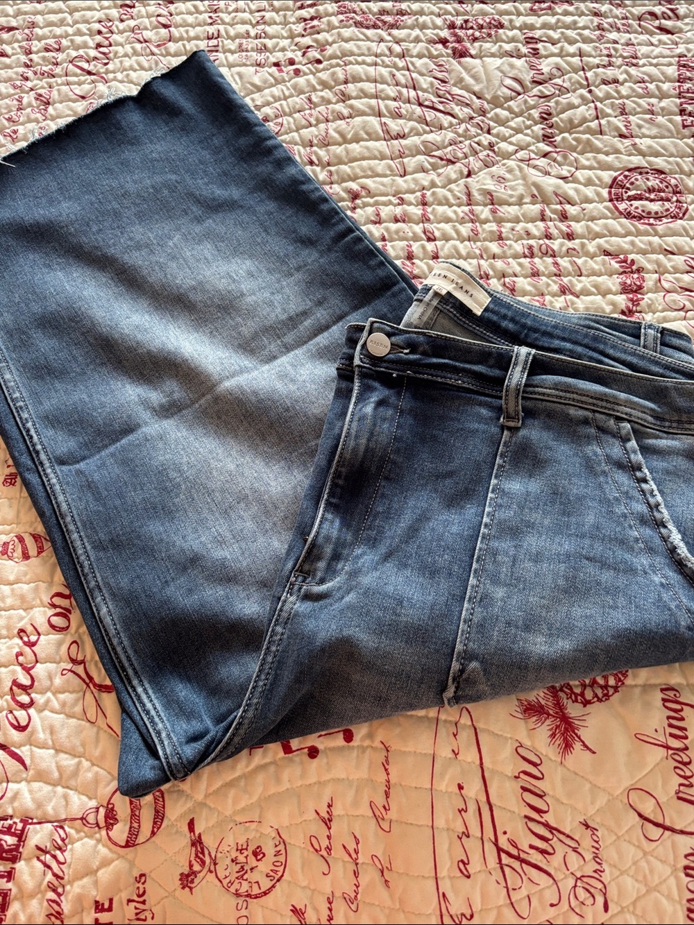 RISEN JEANS Women's Wide Leg Cropped Cargo Jeans in Medium Blue - 2XL (18-20)